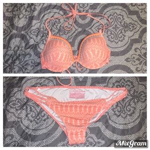 CAN SEPARATE- Victoria Secret lifting bikini.